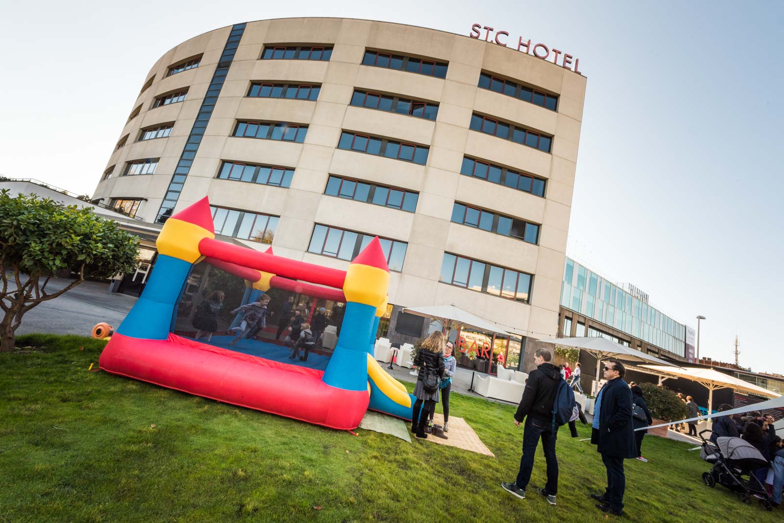 Esdeveniment al jardí de l'Hotel Sant Cugat FOTO.Oscar Bayona