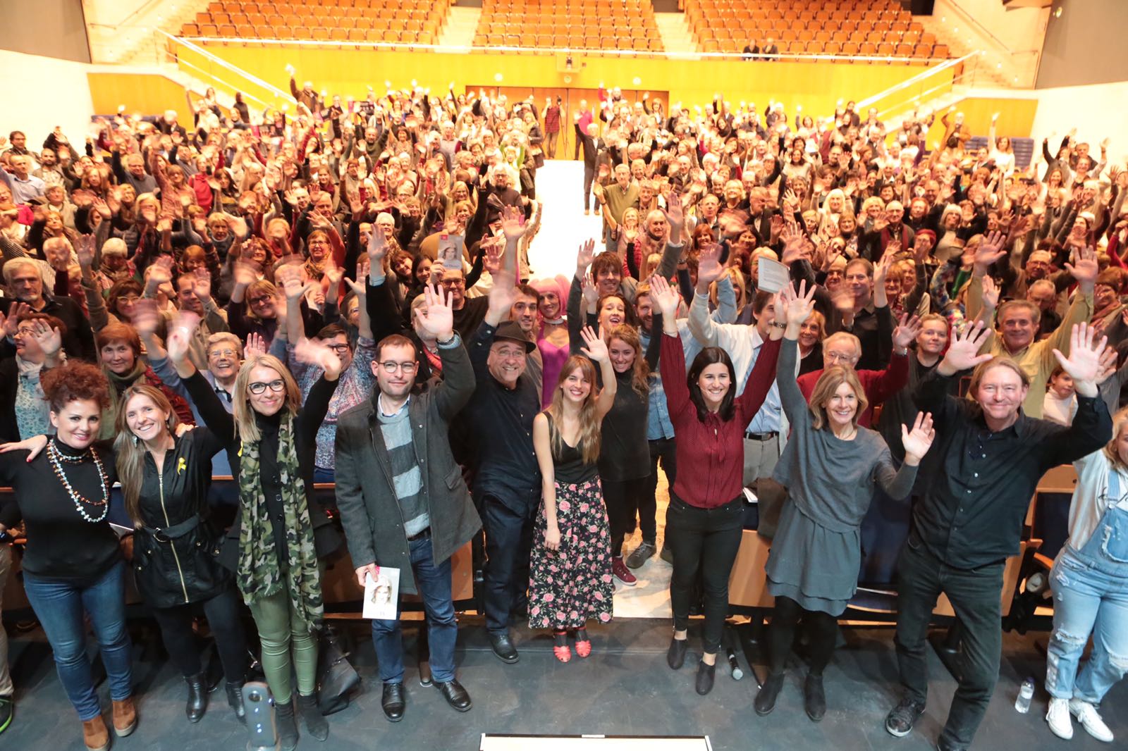 Foto de família de la presentació de la nova temporada al Teatre-Auditori  FOTOS: Artur Ribera
