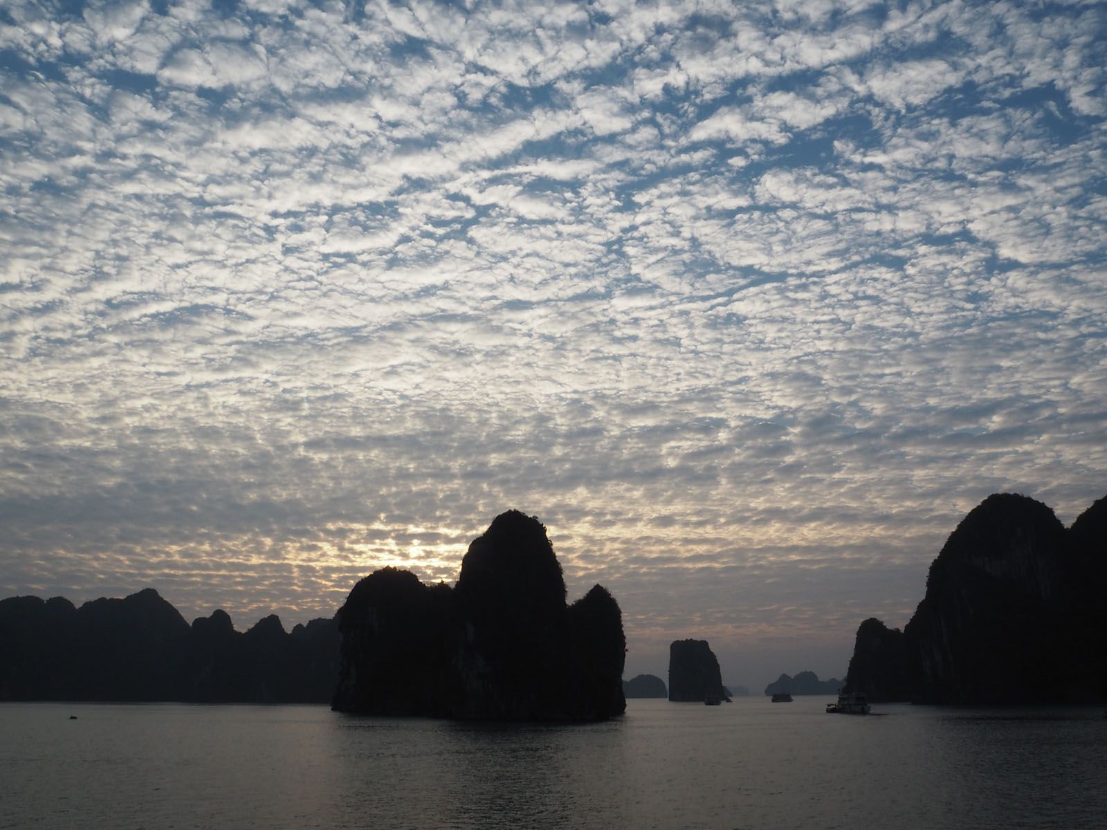 Fabio Benedetti   Alba a la Bahía de Ha Long