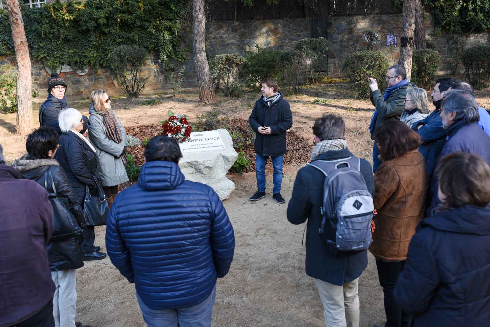 Ofrena floral en homenatge a Ernest Lluch i Àngel Casas. FOTO: Oscar Bayona