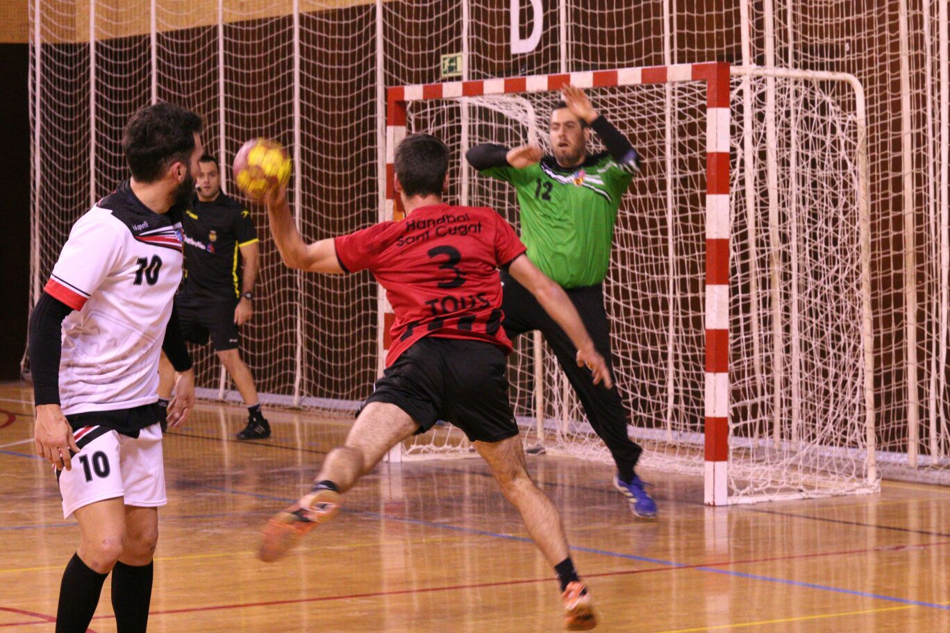 El Club Handbol Sant Cugat ha guanyat (30-28) el CH La Salle Montcada. FOTO: Lali Álvarez