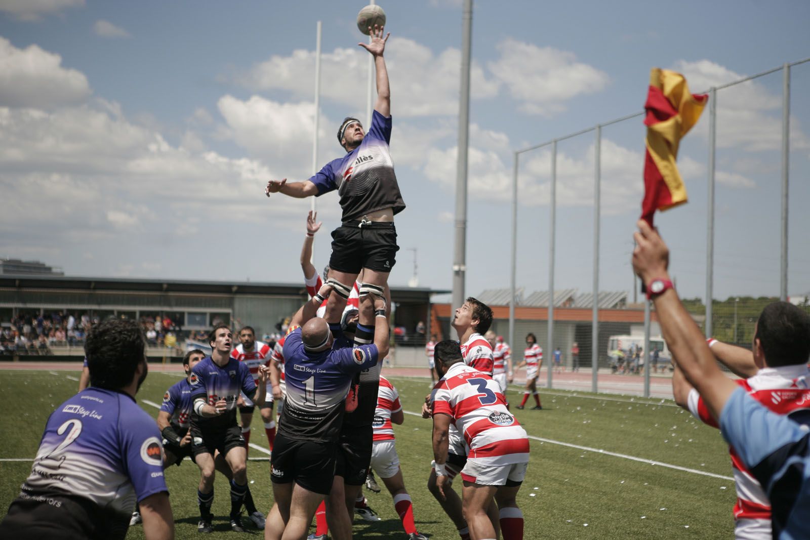 Nico Gómez saltant en una Touche, en un partit de la temporada 2014 FOTO: Artur Ribera