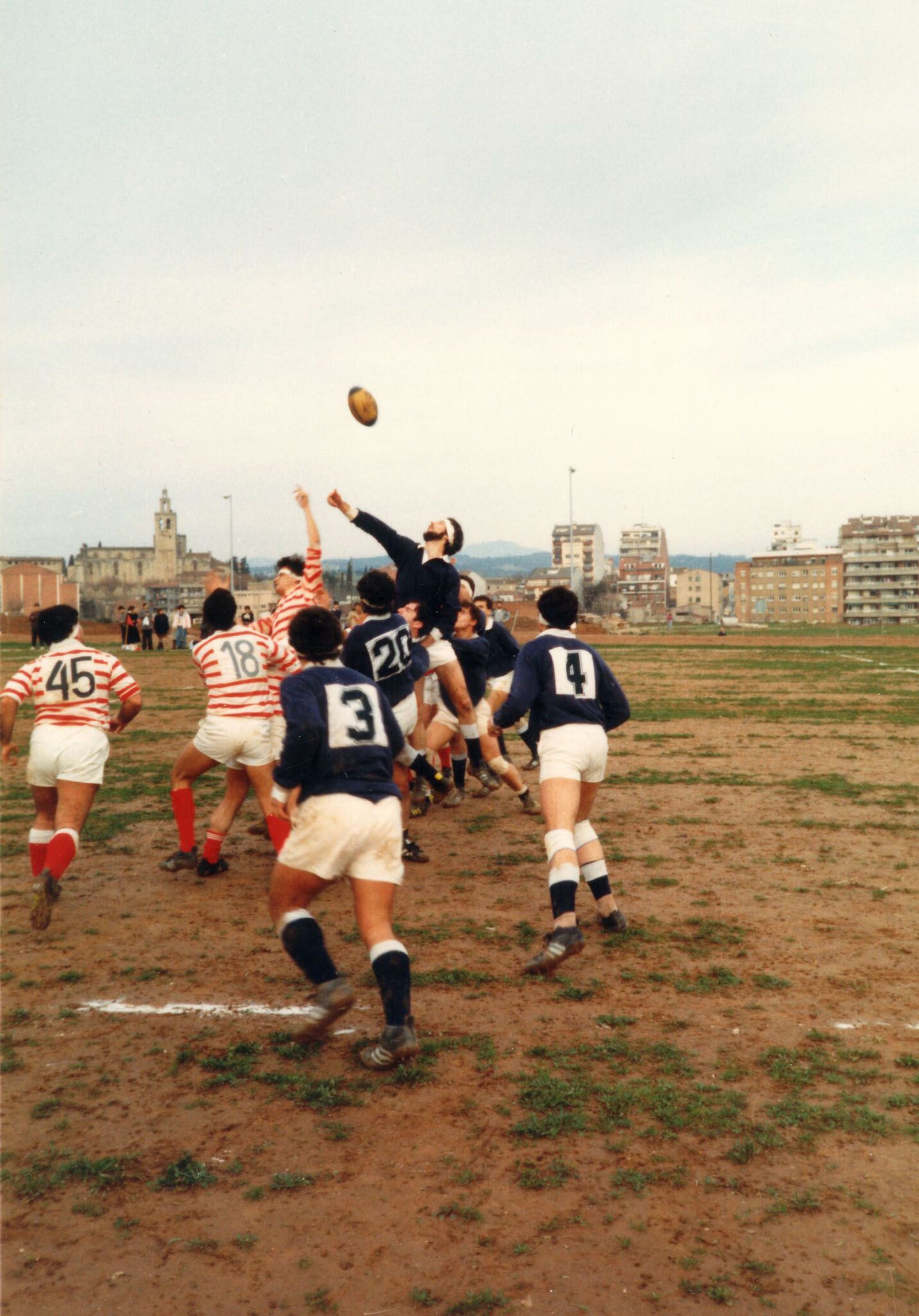El camp situat en els terrenys on ara hi ha la Biblioteca Central va ser on va jugar els seus primers partits FOTO: CRSC