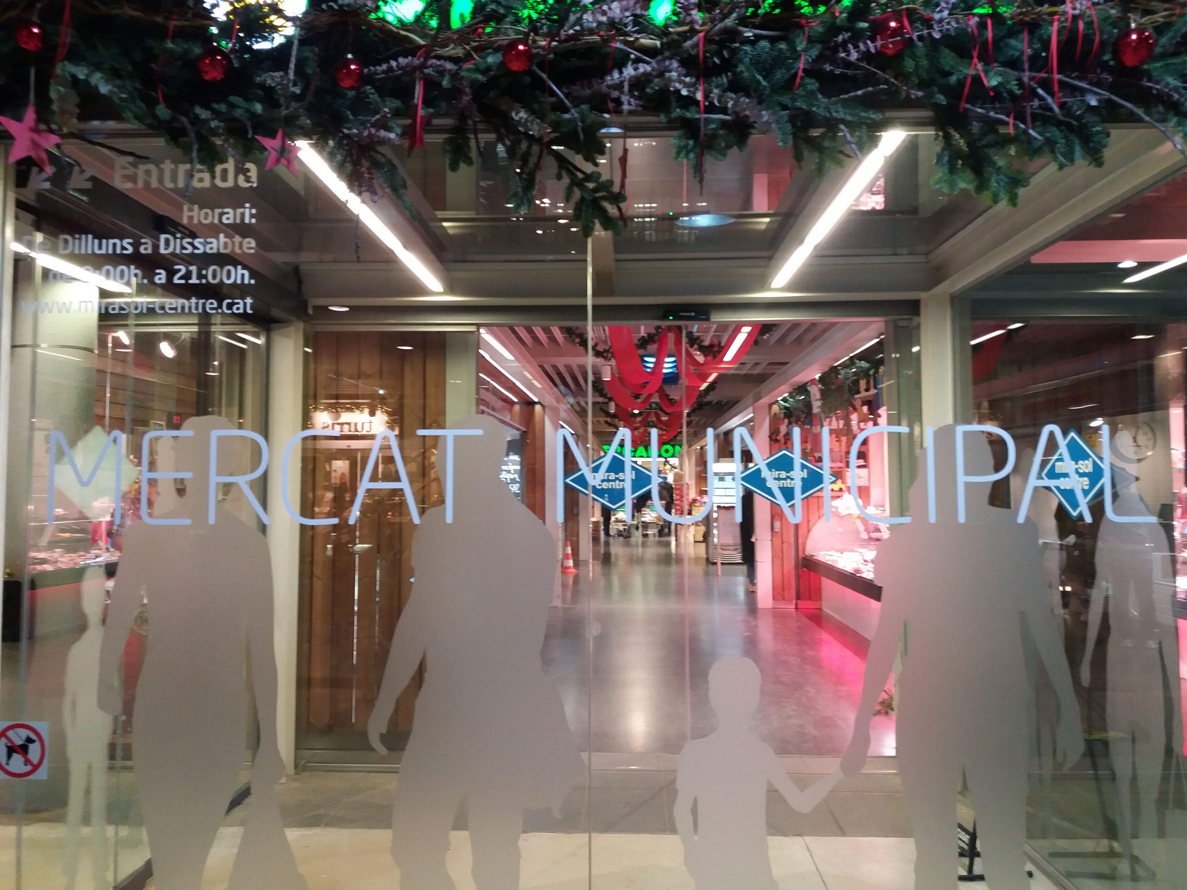 Al Mira-sol Centre trobaràs productes de primera, ja sigui comprant-los al mateix mercat o per internet FOTO: Cedida