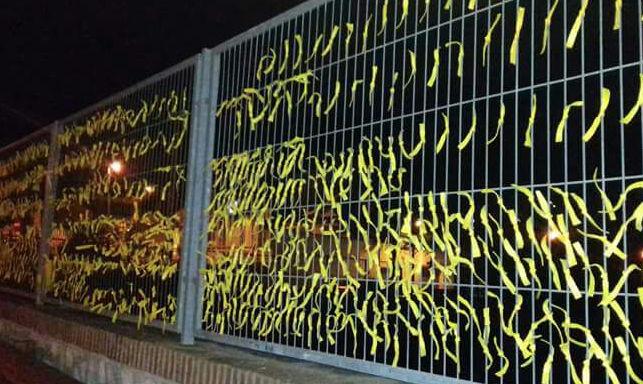 El Pont del Diari, ple de llaços grocs FOTO: Cedida