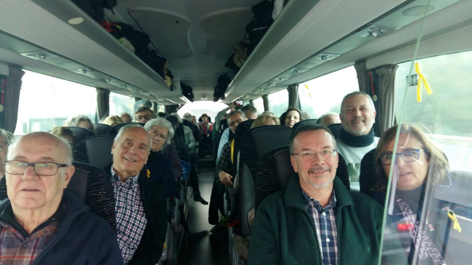 Imatge d'un dels autocars que han sortit de Sant Cugat FOTO: Cedida 