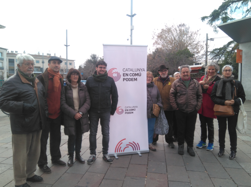 Membres d'En Comú Podem a l'estació de Sant Cugat