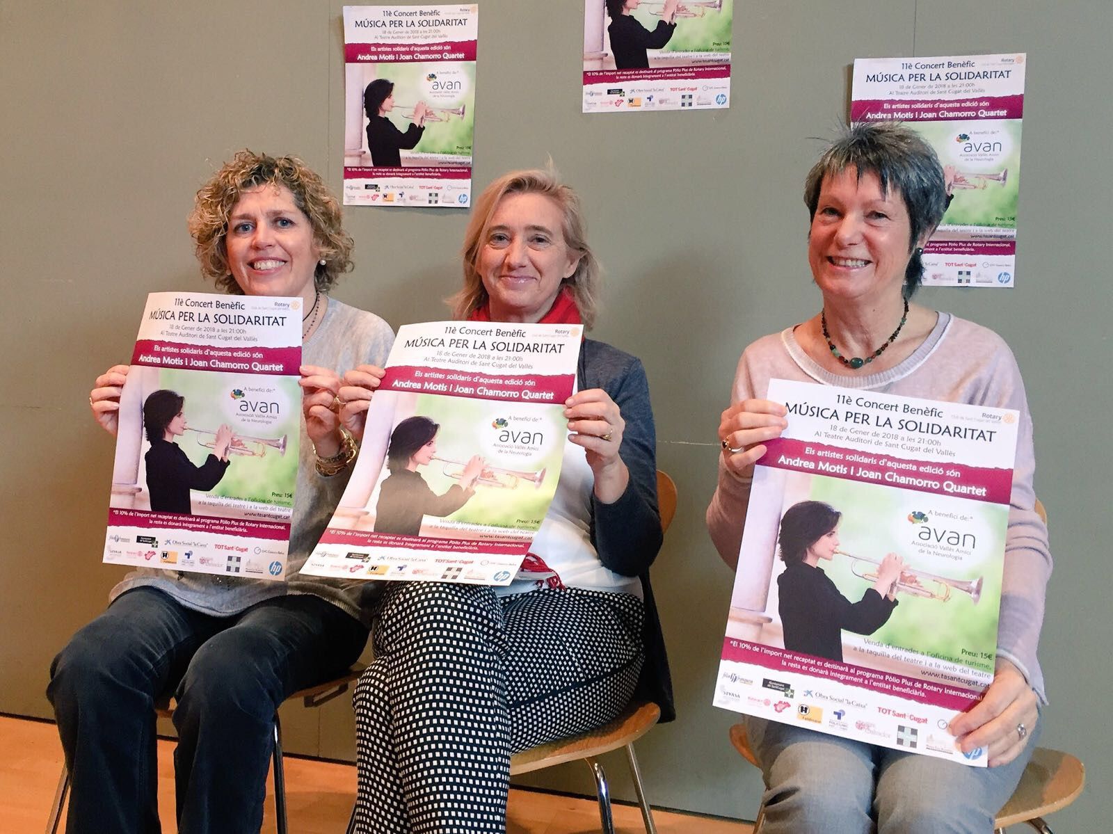 Urriza, la tinenta d'alcalde de Serveis Socials, Cristina Pellicer, i la presidenta del Club Rotary, Fàtima Cornellana FOTO: Cedida 