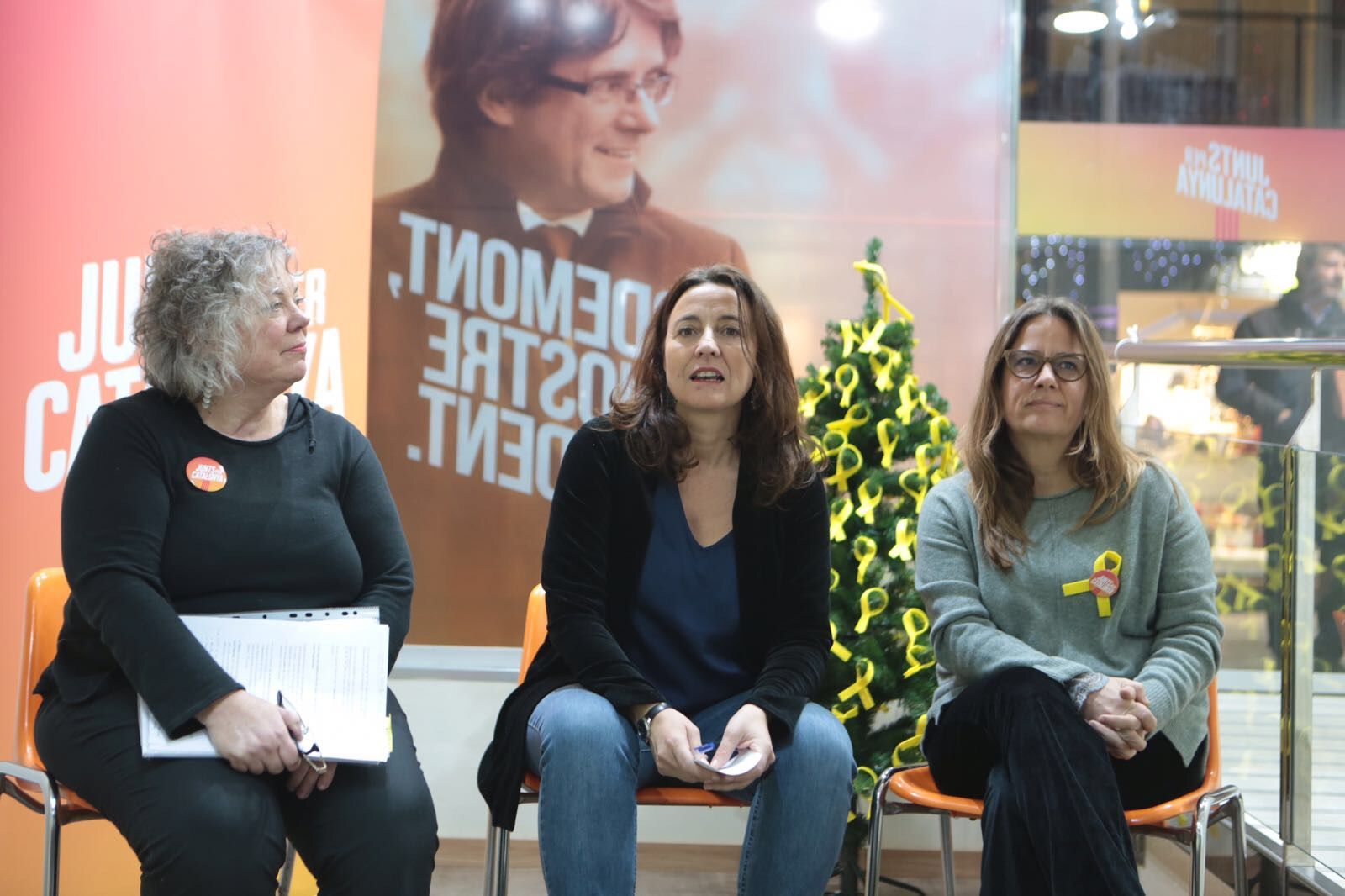 Monells, Conesa i Figueras durant l'acte FOTO: Artur Ribera 