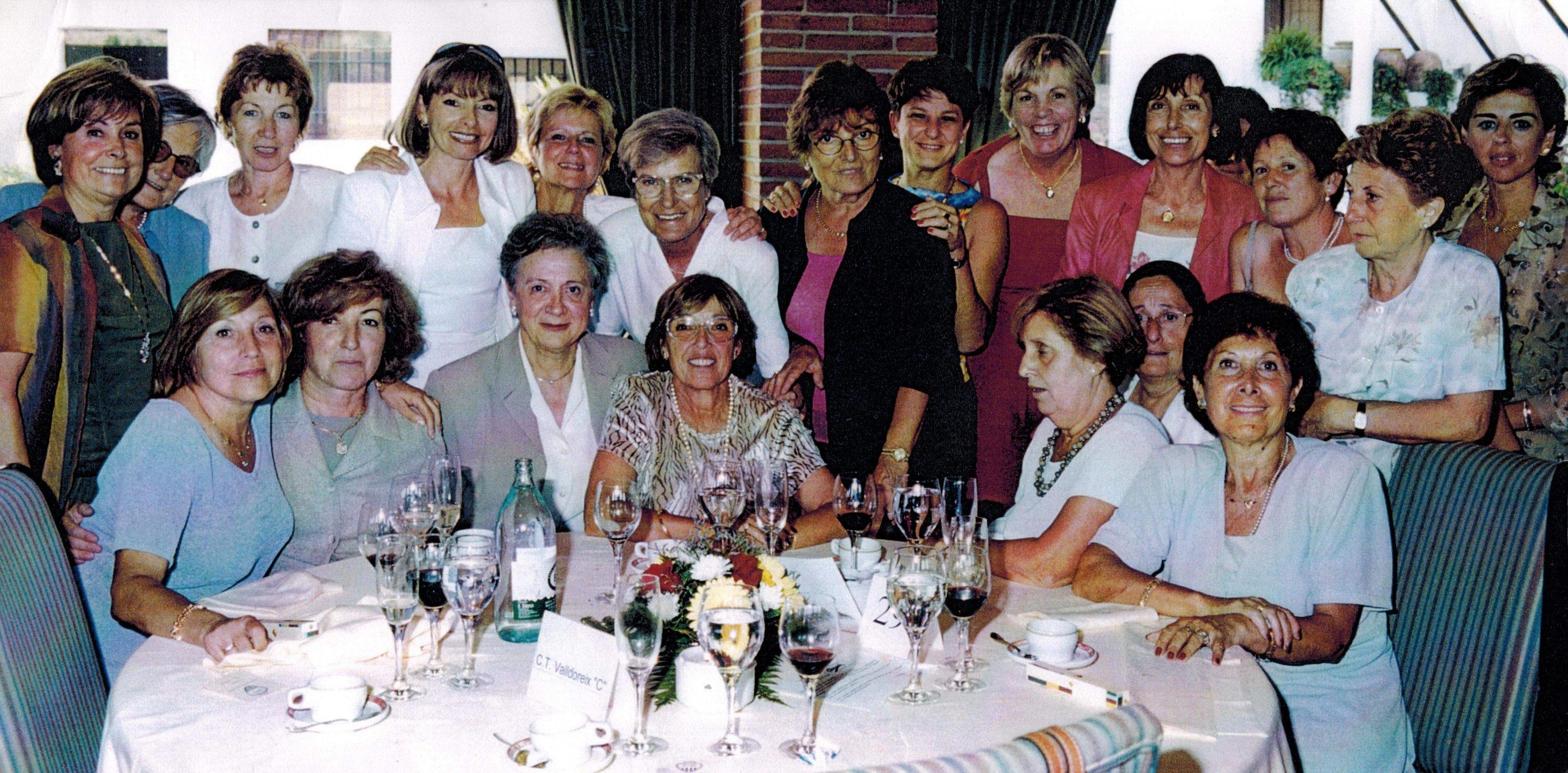 Les jugadores de l'nterclubs, amb Marta Ferrusola, l'abril de 1993