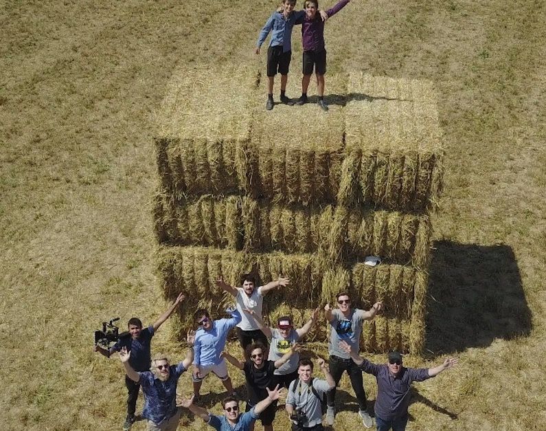 Equip que va enregistrar el videoclip de 'Vaixells de paper'. FOTO: Cedida