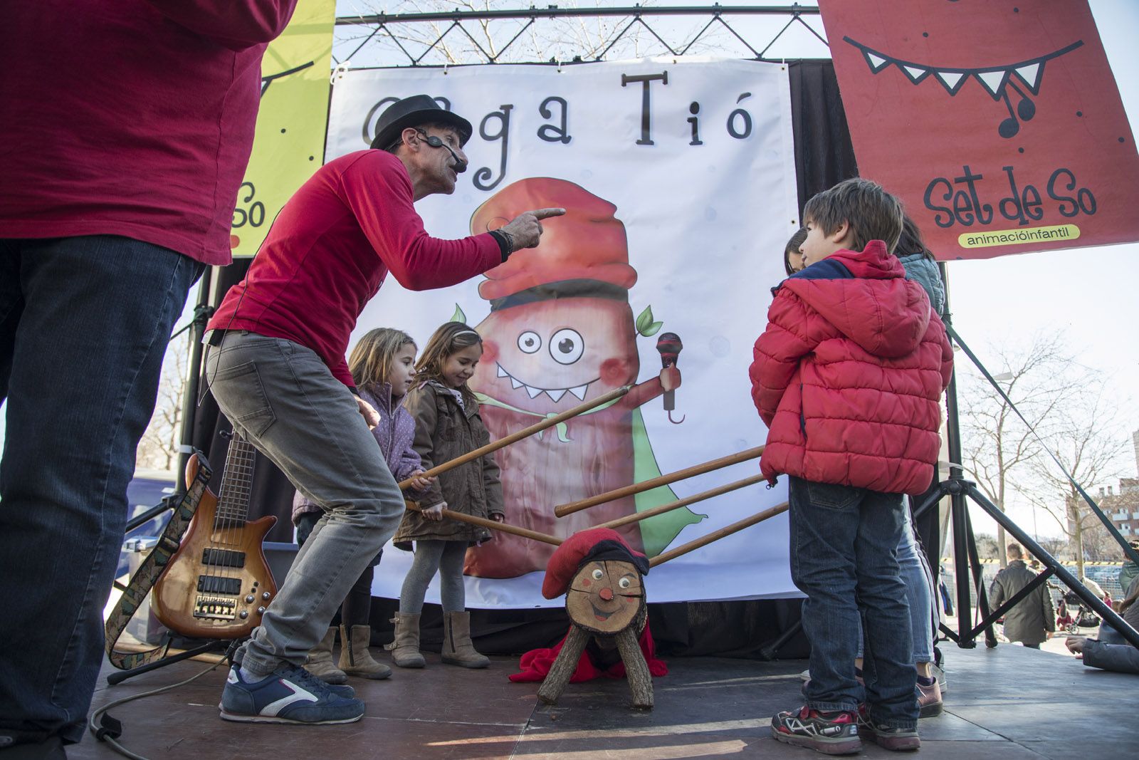 Tió de Volpelleres a la Plaça dels Rabassaires. FOTO: Lali Puig