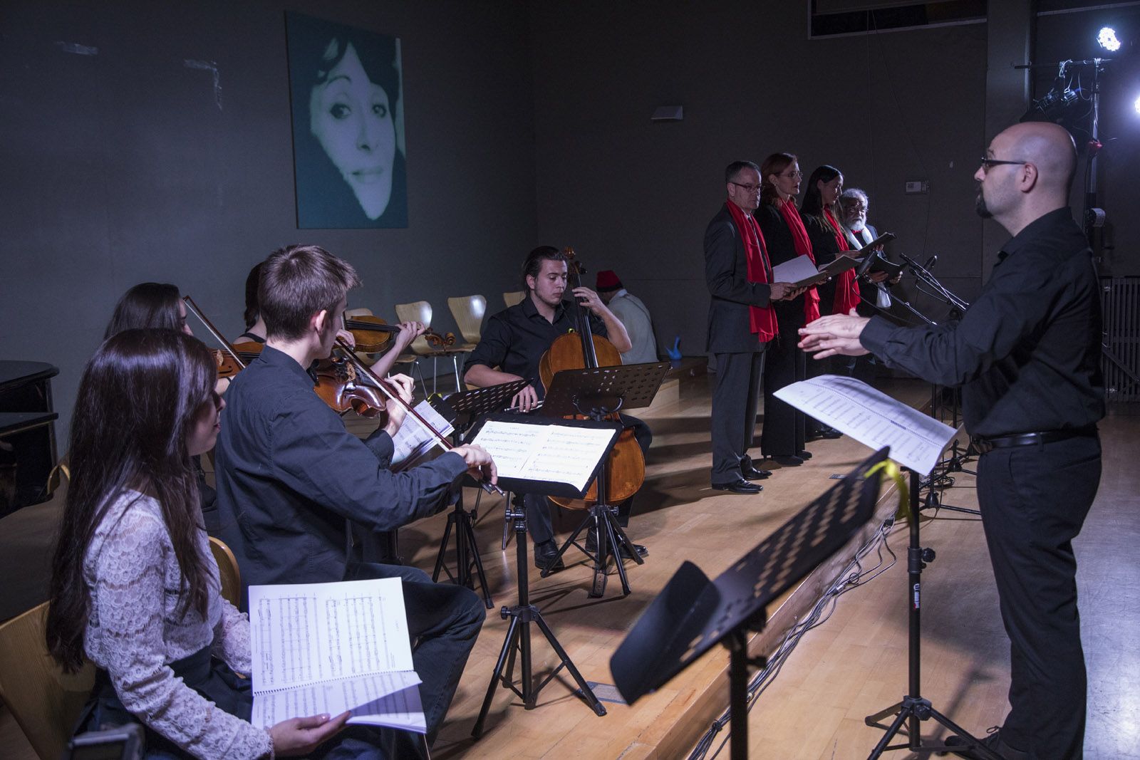 'Per Nadal, fem el Poema’ a l’Escola Municipal de Música i Conservatori Victòria dels Àngels. FOTO: Lali Puig