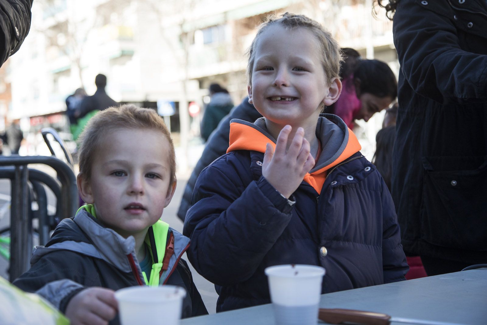 Xocolatada musical amb DesPlaça Jove a la Rambla del Celler. FOTO: Lali Puig