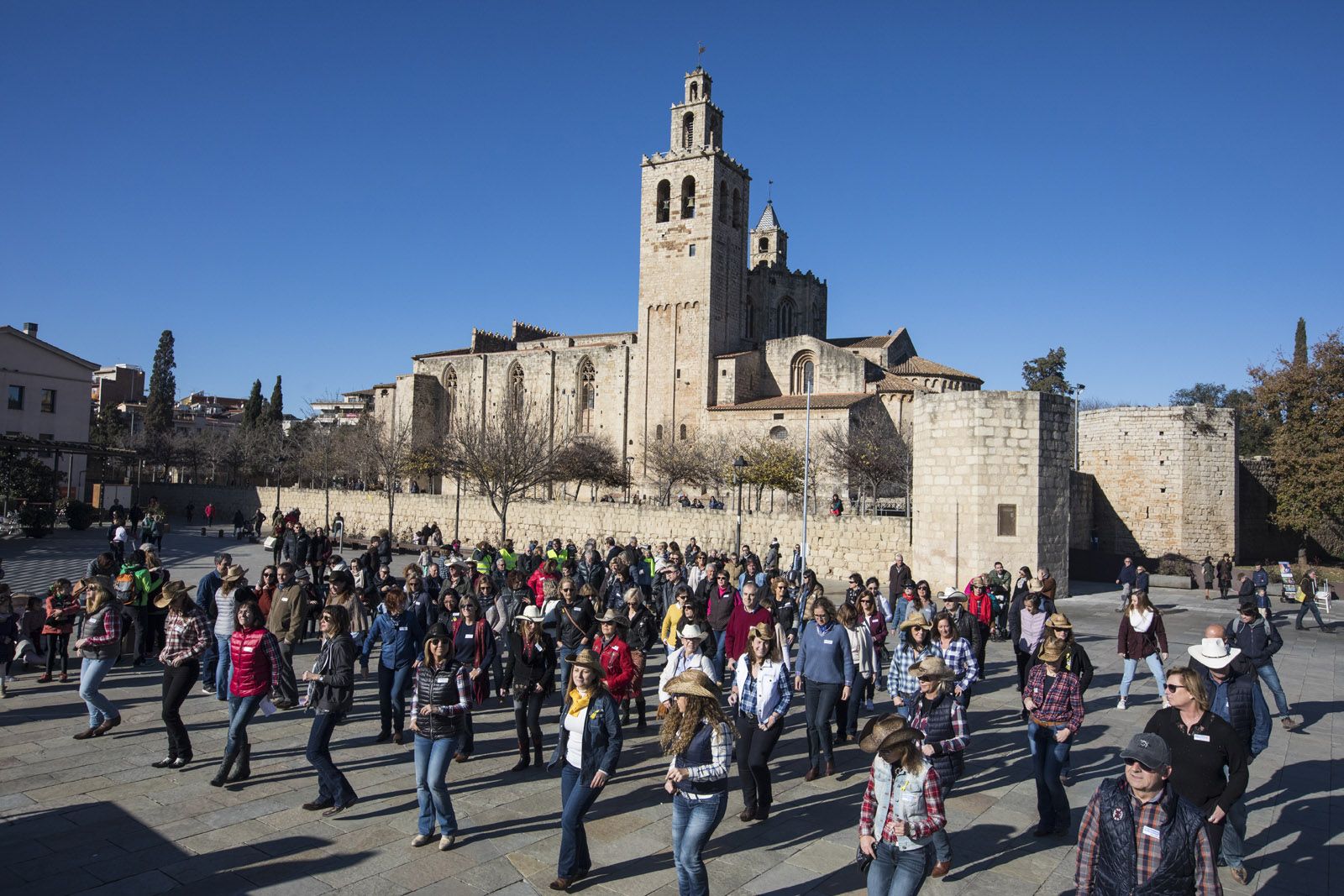 Ballada de Country solidària per la Marató de TV3 a la Plaça del Rei. FOTO: Lali Puig