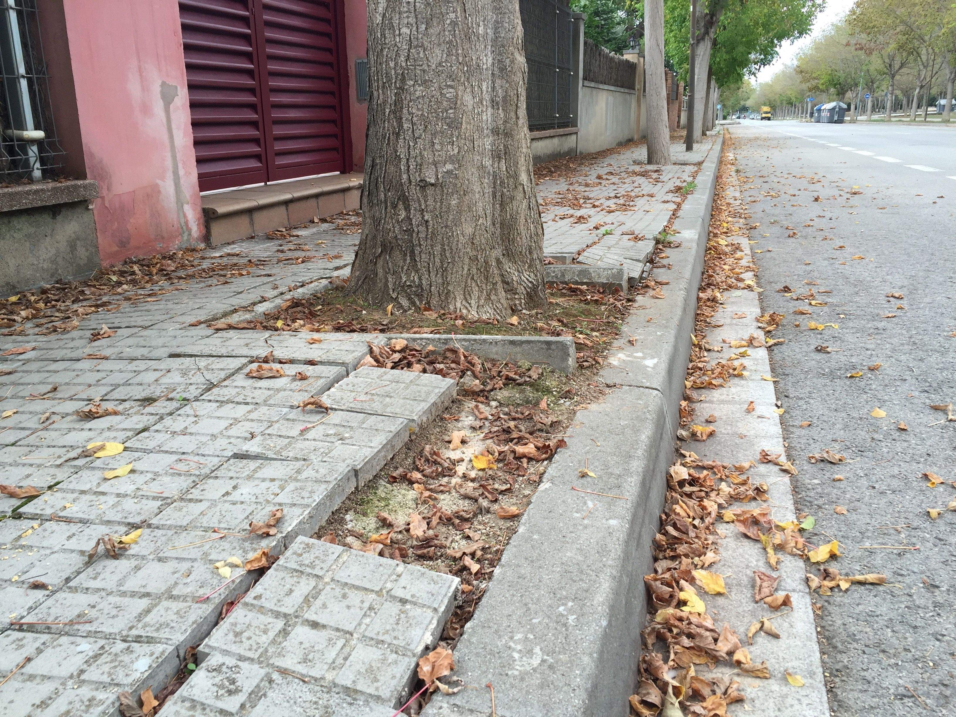 Imatge d'arxiu d'una vorera malmesa a Sant Cugat FOTO: Arxiu 