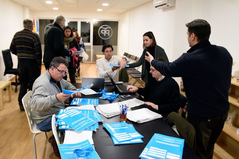 Els regidors i la militància del partit han fet el seguiment de les eleccions des de la seva seu FOTO: Bernat Millet