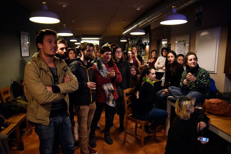 El seguiment de la nit electoral s'ha fet a la Taverna de Cal temerari  FOTO: Bernat Millet