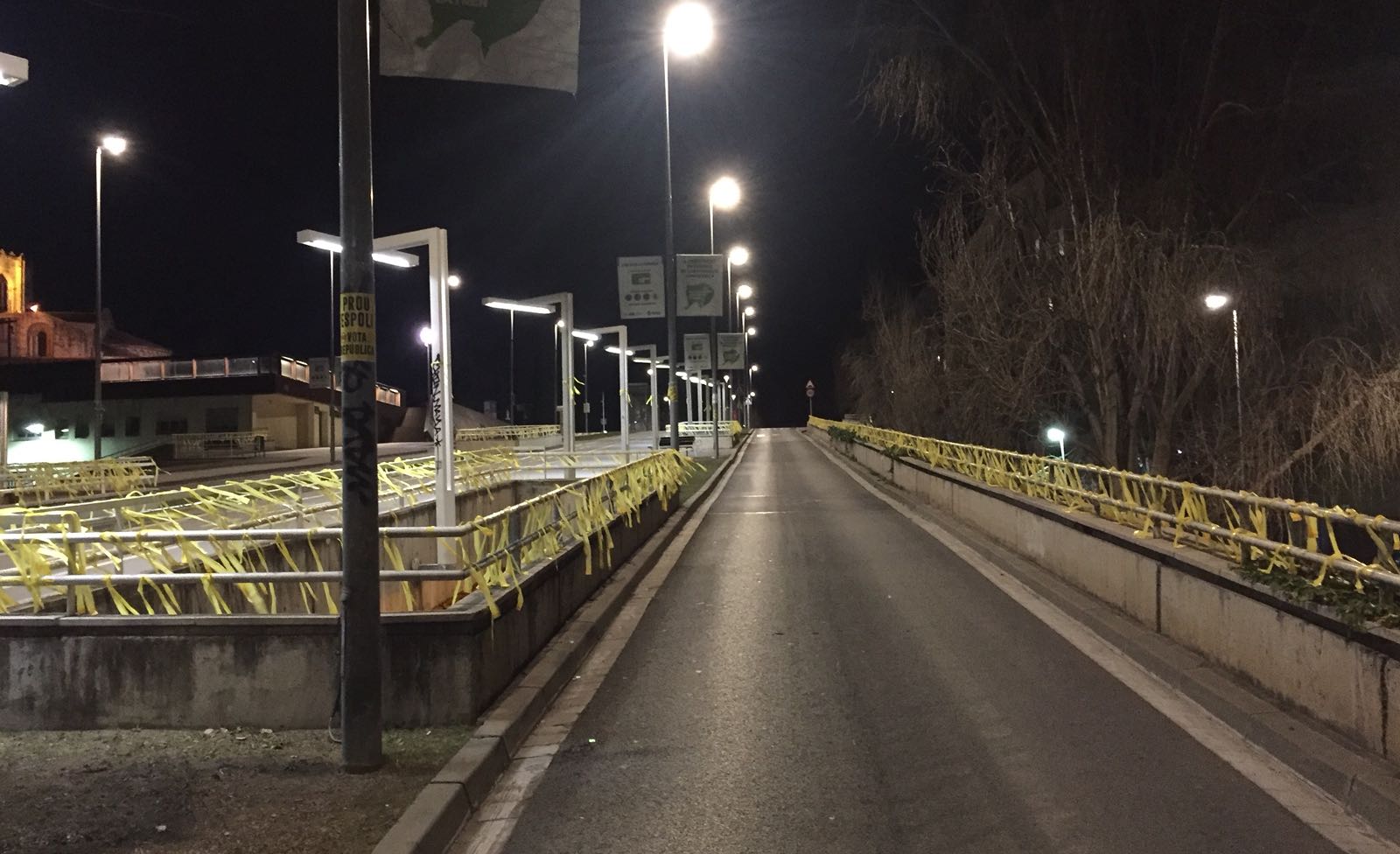 Llaços grocs a l'avinguda de Francesc Macià FOTO: Cedida