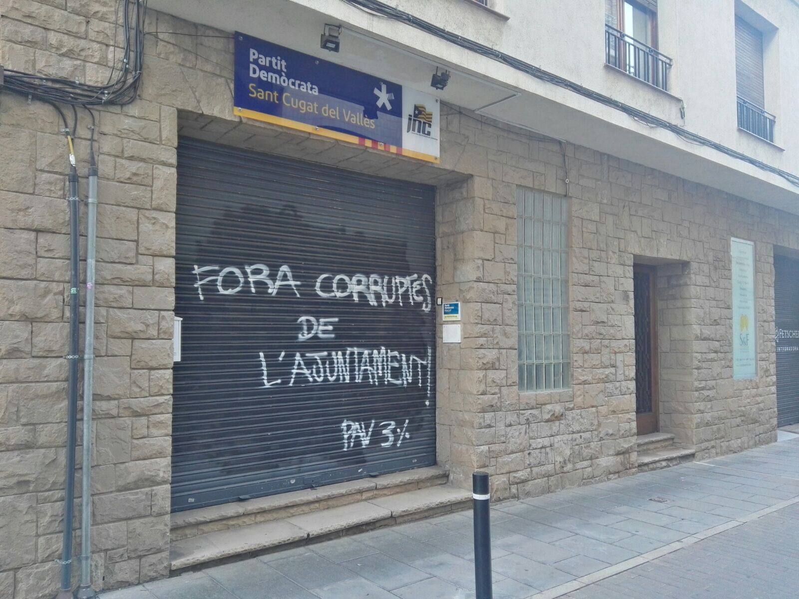 La seu del PDeCAT està situada al carrer de la Plana de l'Hospital FOTO: M. Puente 