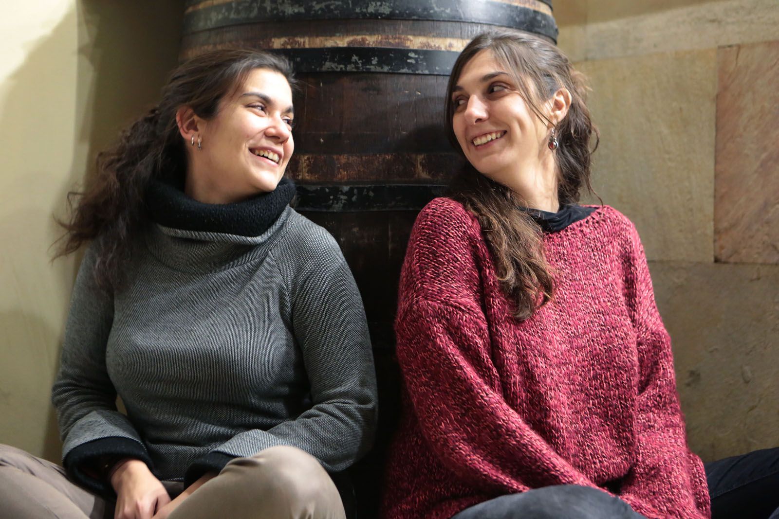 Esther Madrona i Claudia Viñallonga, membres de Bastoners de Sant Cugat. FOTO: Artur Ribera