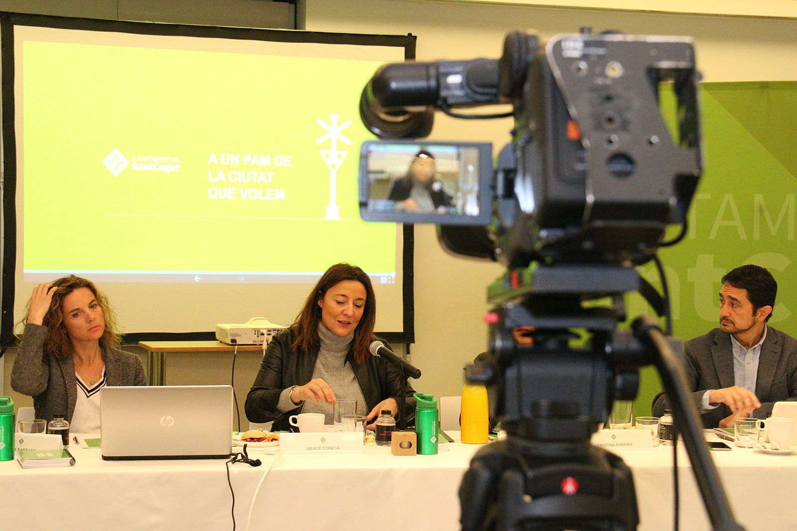 Mercè Conesa durant l'esmorzar amb els mitjans de comunicació FOTO: Lali Álvarez