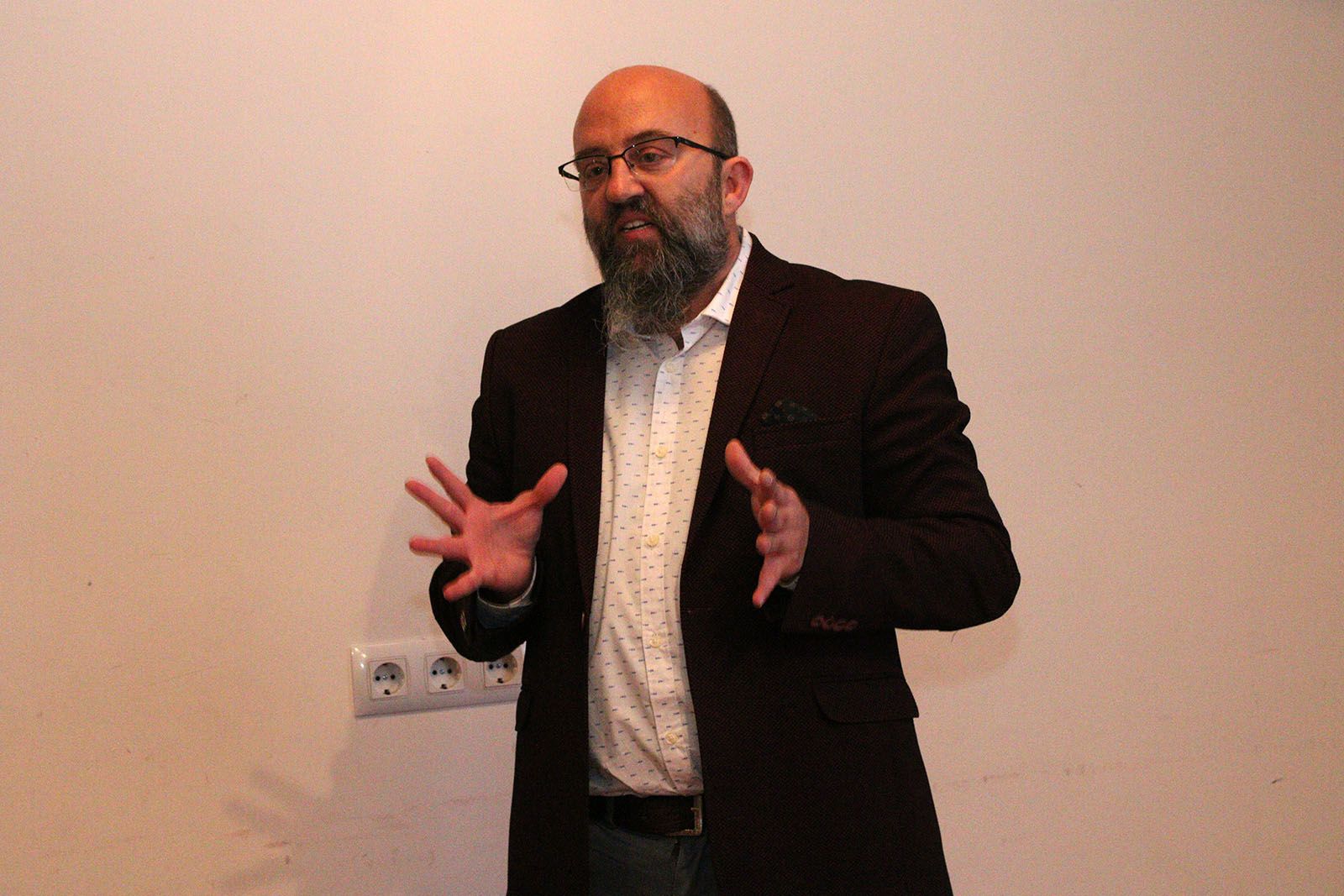 Nits temàtiques de Unipau. Presentació del llibre "Estado Islámico. Geopolítica del caos" a Cal Temerari. Foto: Lali Álvarez