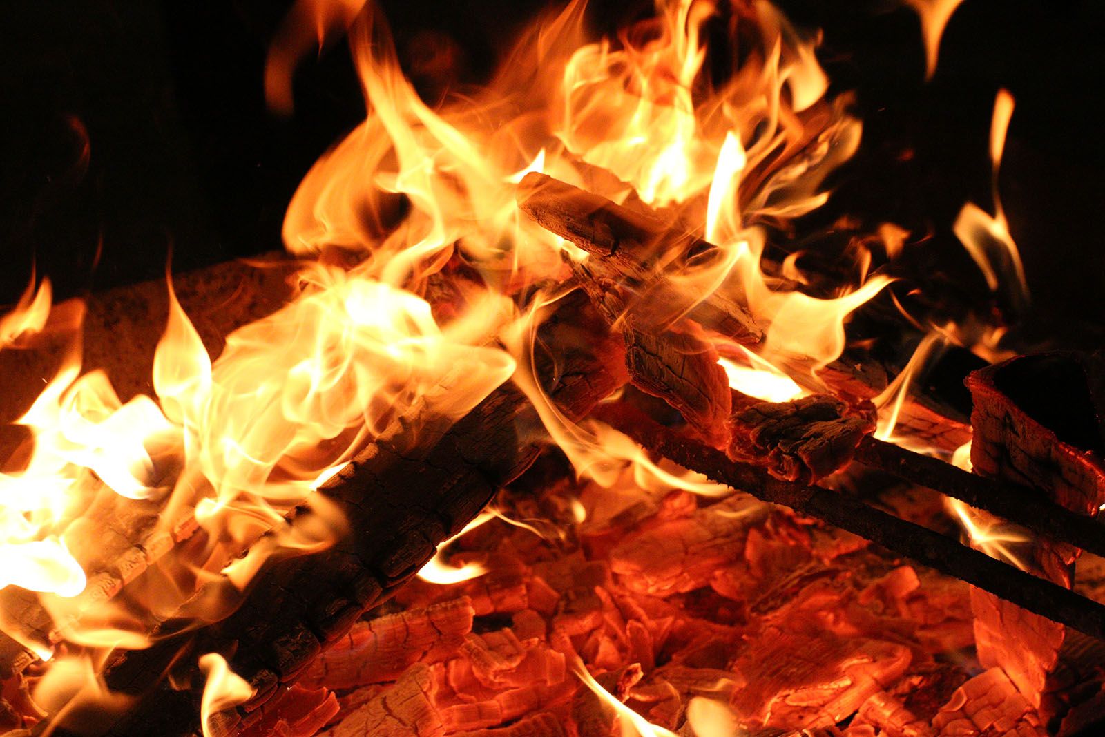 Festa dels foguerons. Cercavila i actuacions de cultura popular. Foto: Lali Álvarez