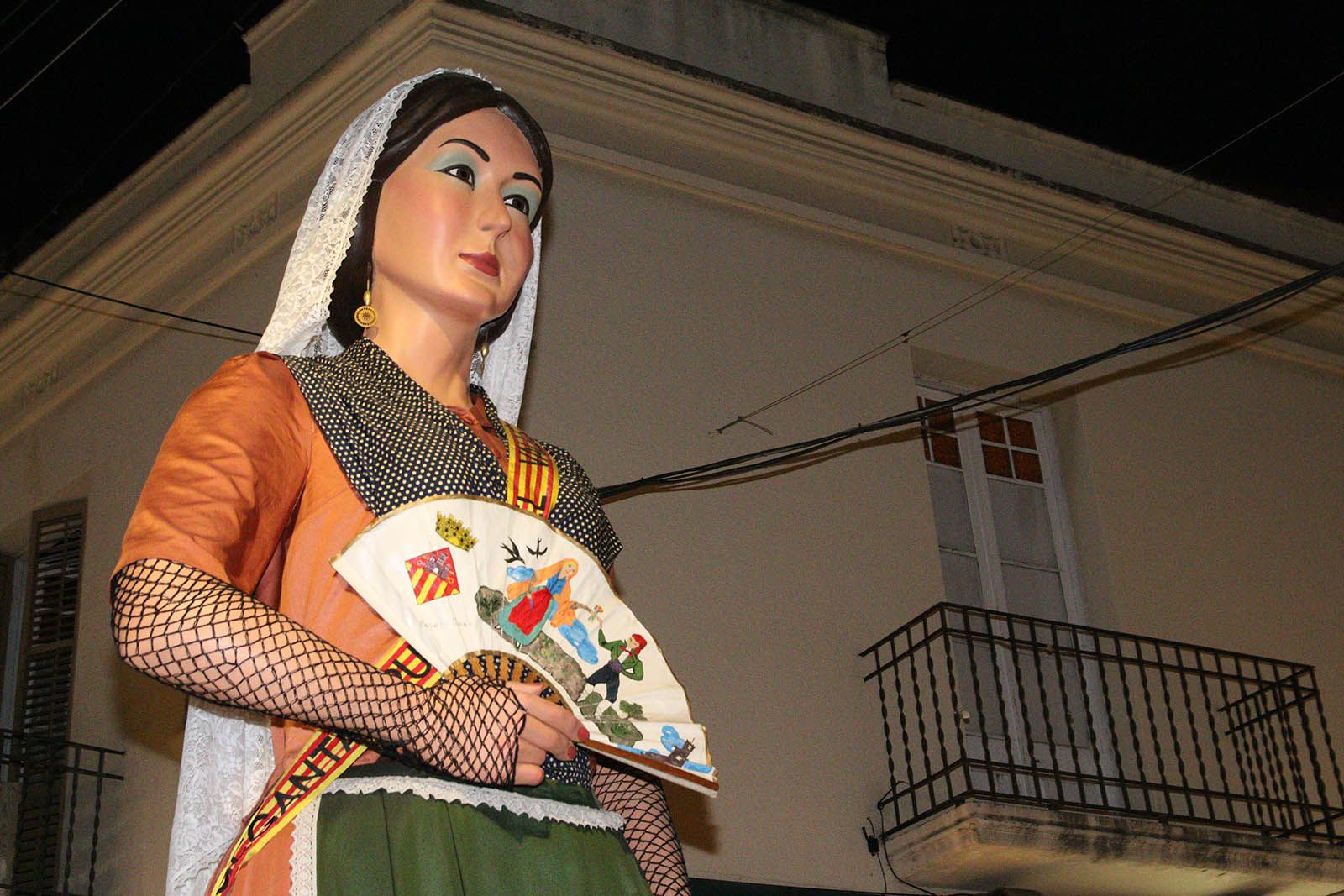 Festa dels foguerons. Cercavila i actuacions de cultura popular. Foto: Lali Álvarez