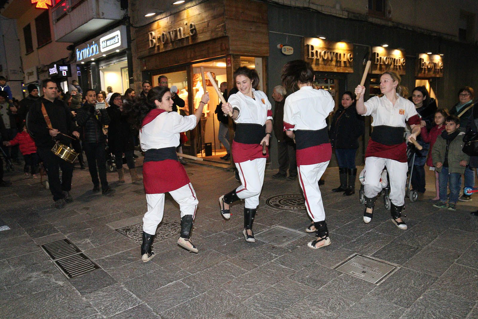 Festa dels foguerons. Cercavila i actuacions de cultura popular. Foto: Lali Álvarez
