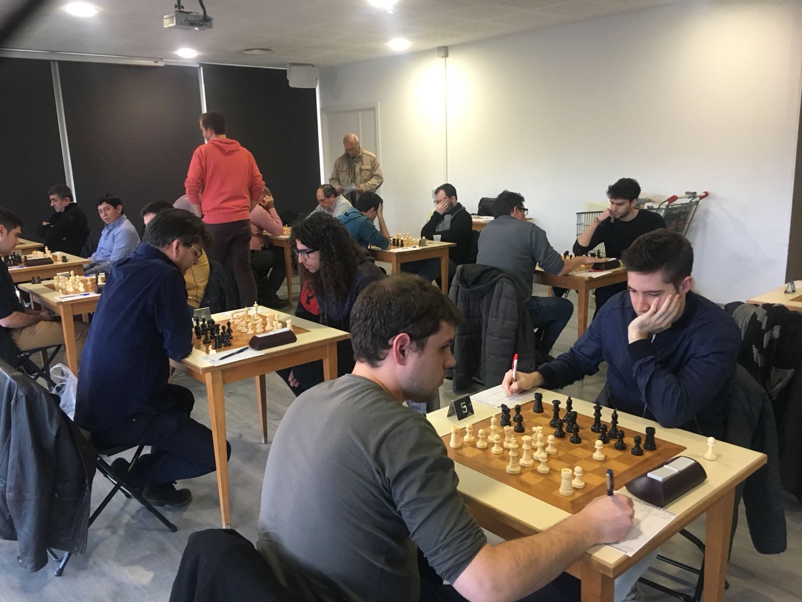 Partida d'escacs entre el CE Sant Cugat i el Sant Andreu. FOTO: Christian Barceló