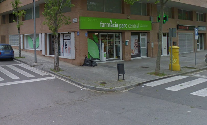 El robatori ha tingut lloc a la farmàcia del Parc Central FOTO: Google Maps 