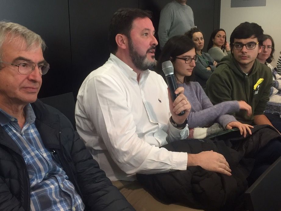 Cins intervencions al torn de participació ciutadana del ple. FOTO: Artur Ribera