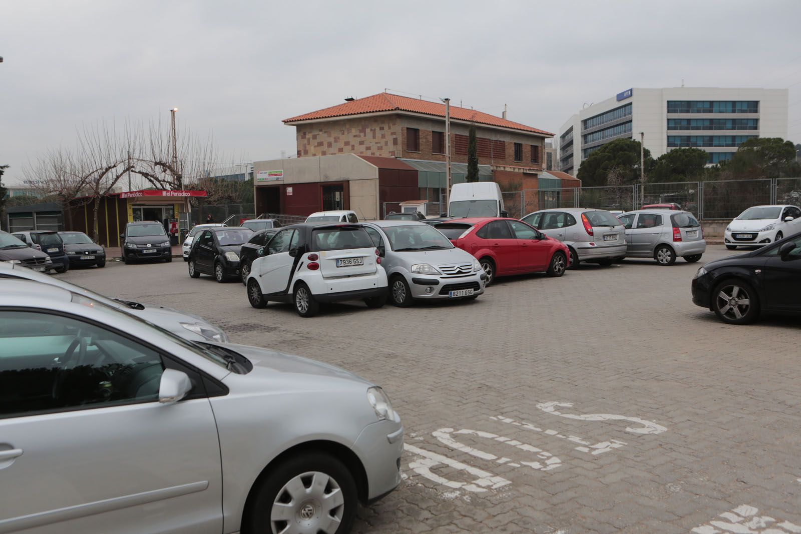 L'estació de FGC i l'aparcament de Can Sant Joan FOTO: Artur Ribera