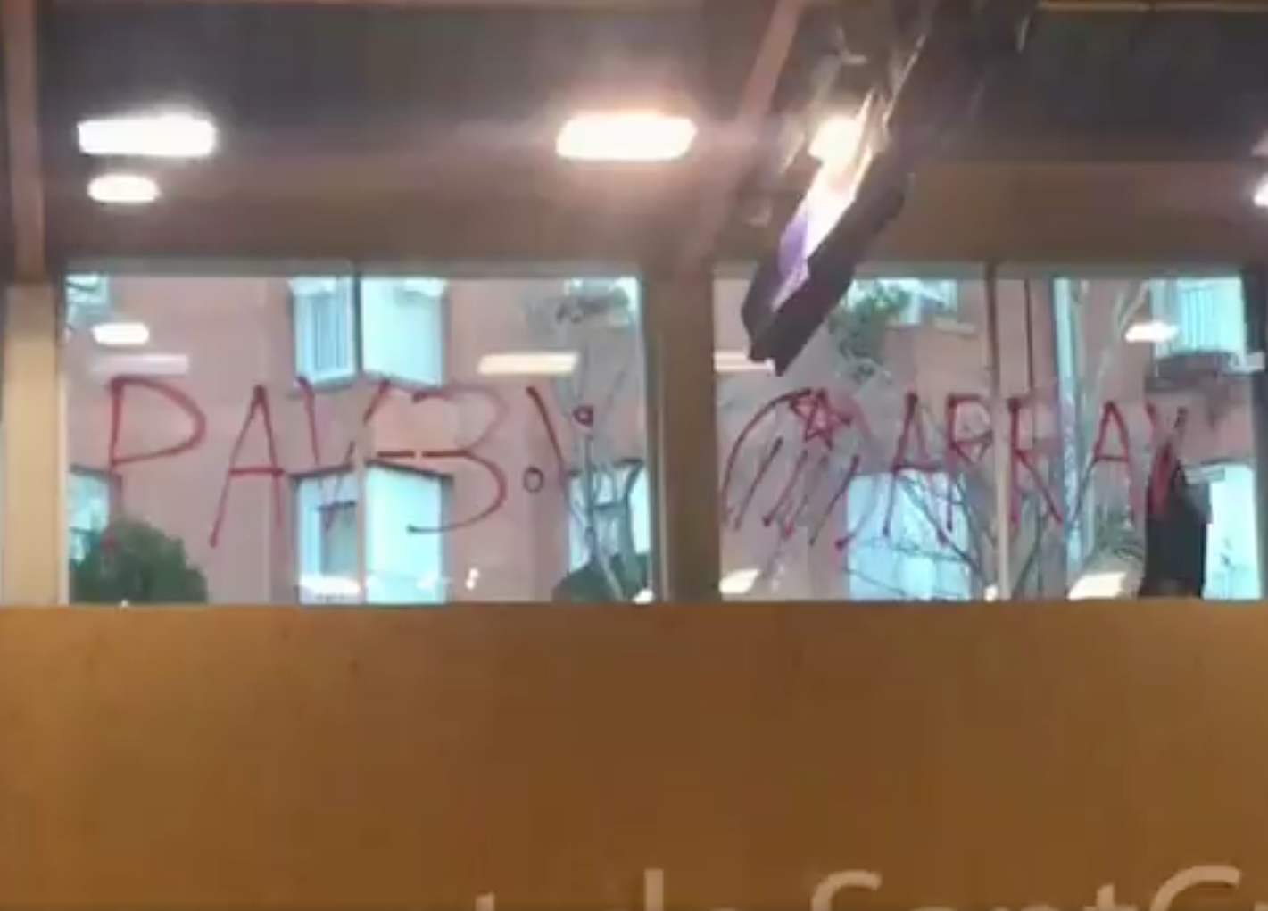 La pintada al pavelló de la rambla del Celler de Sant Cugat FOTO: Arran