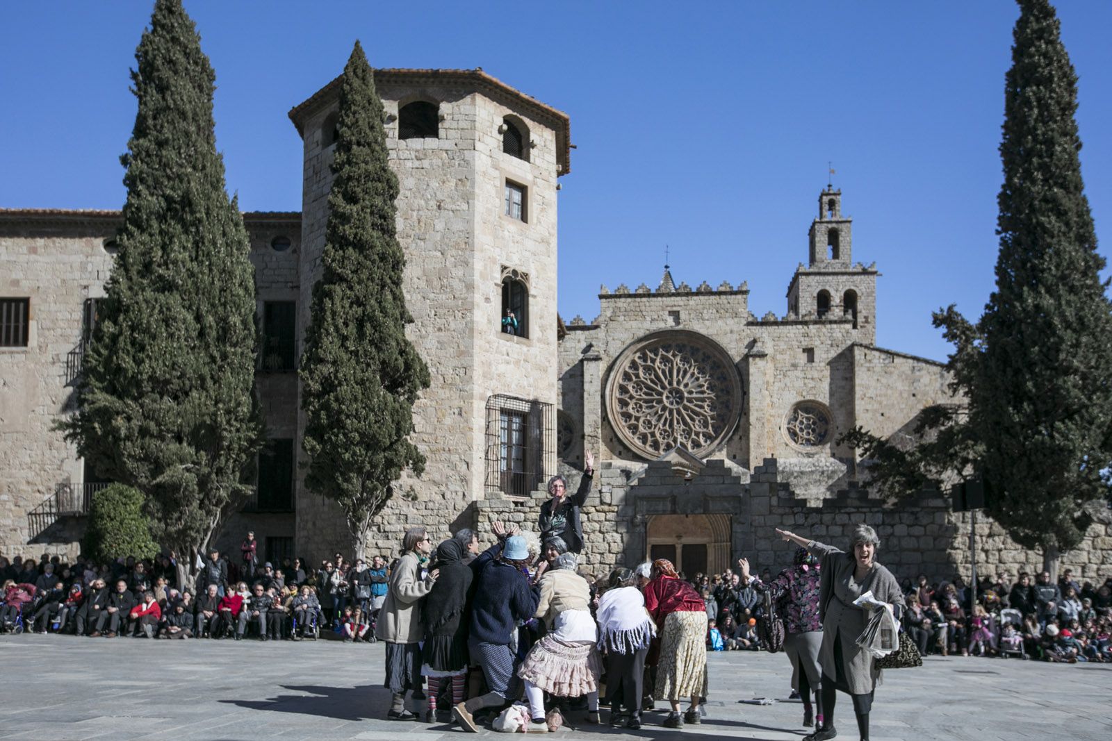 Ball de Velles i Ball de Gitanes a la plaça d’Octavià. FOTO: Lali Puig