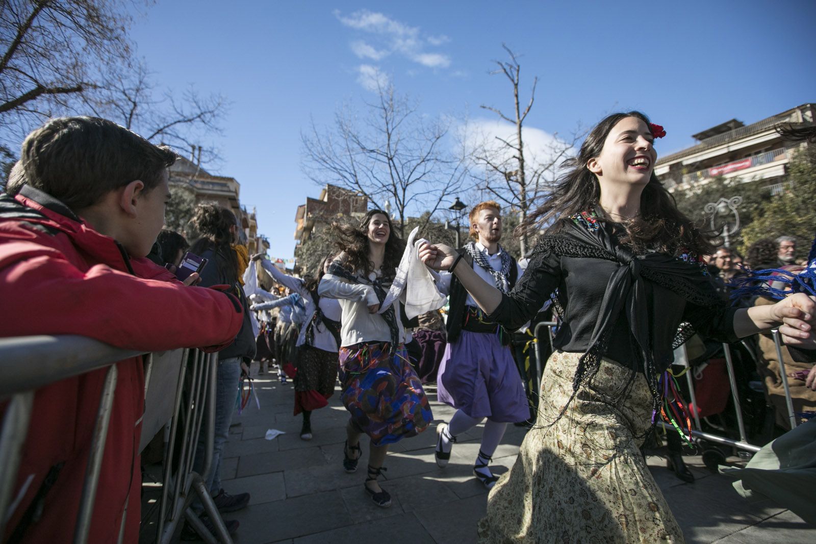 Ball de Velles i Ball de Gitanes a la plaça d’Octavià. FOTO: Lali Puig