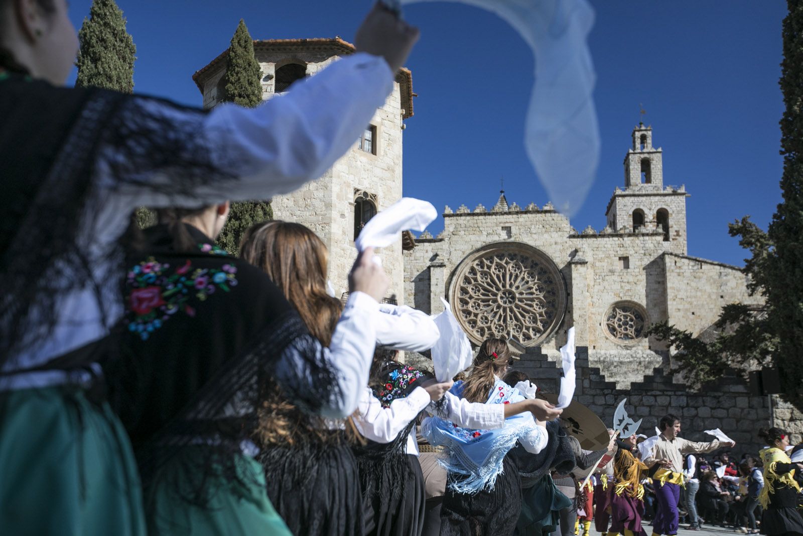 Ball de Velles i Ball de Gitanes a la plaça d’Octavià. FOTO: Lali Puig