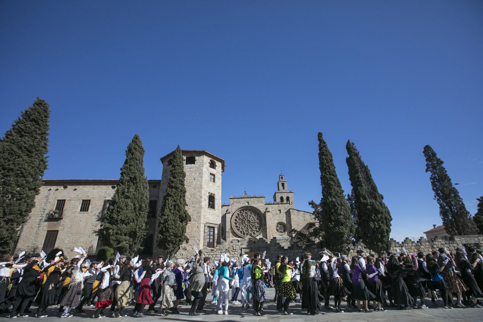 Ball de Velles i Ball de Gitanes a la plaça d’Octavià. FOTO: Lali Puig