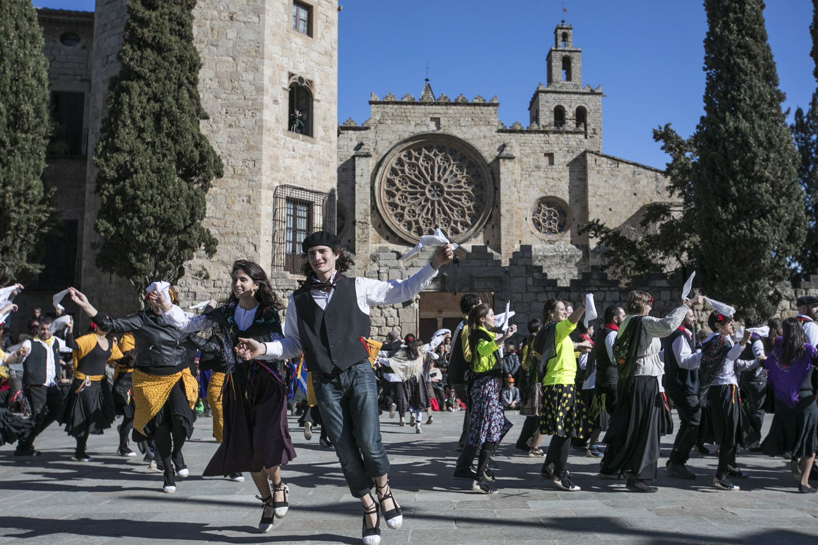 Ball de Velles i Ball de Gitanes a la plaça d’Octavià. FOTO: Lali Puig