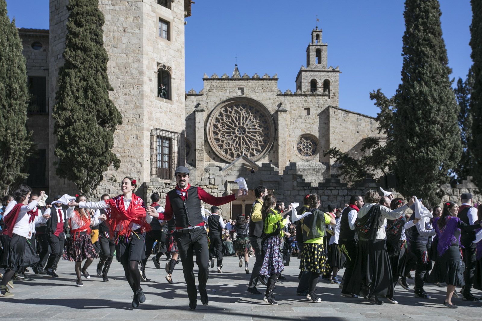 Ball de Velles i Ball de Gitanes a la plaça d’Octavià. FOTO: Lali Puig