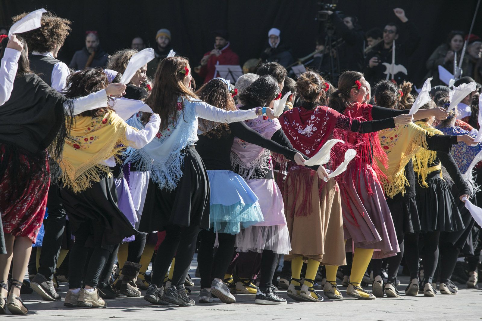 Ball de Velles i Ball de Gitanes a la plaça d’Octavià. FOTO: Lali Puig