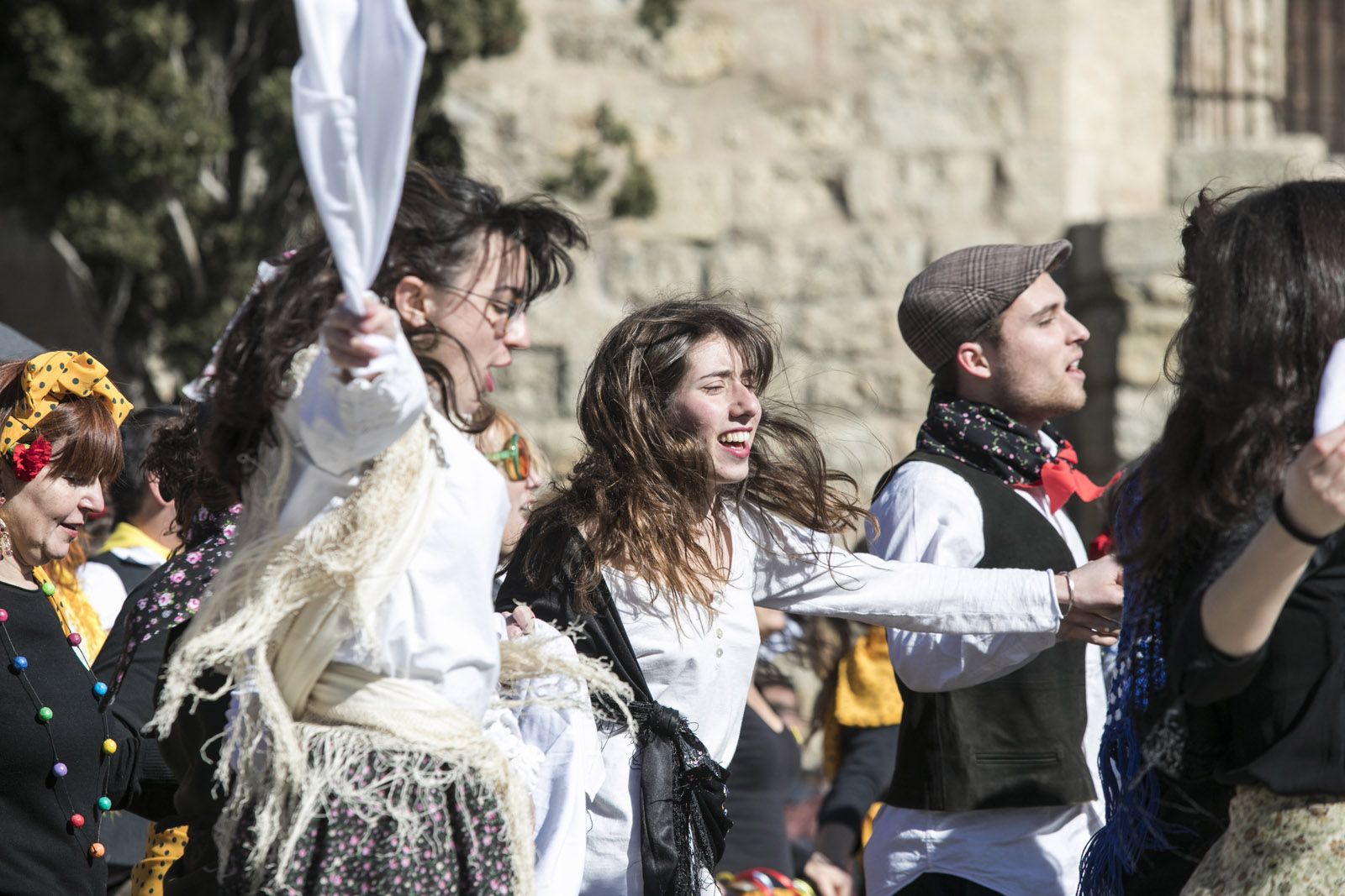 Ball de Velles i Ball de Gitanes a la plaça d’Octavià. FOTO: Lali Puig