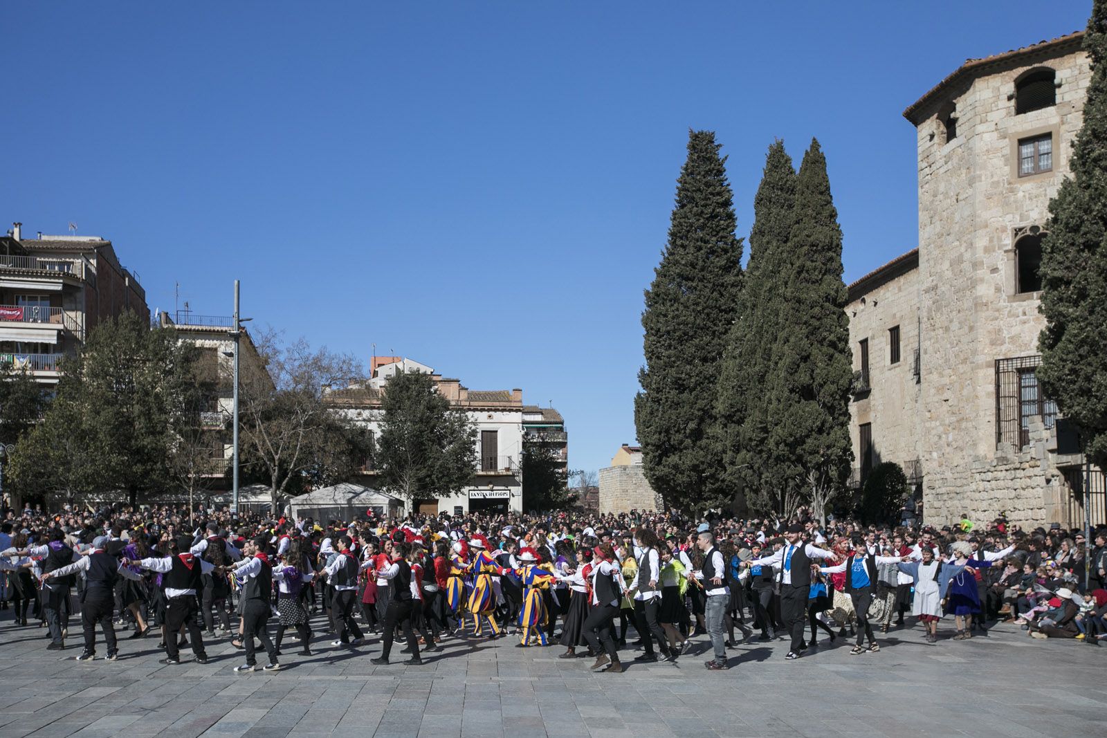 Ball de Velles i Ball de Gitanes a la plaça d’Octavià. FOTO: Lali Puig