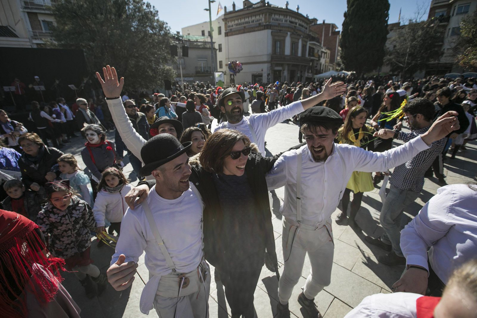 Ball de Velles i Ball de Gitanes a la plaça d’Octavià. FOTO: Lali Puig
