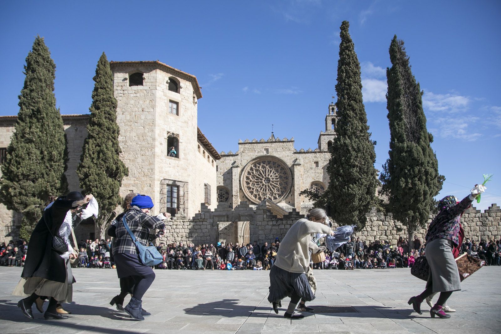 Ball de Velles i Ball de Gitanes a la plaça d’Octavià. FOTO: Lali Puig