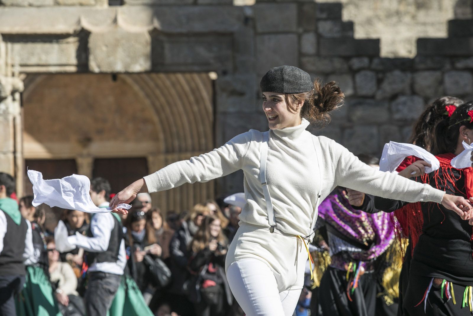 Ball de Velles i Ball de Gitanes a la plaça d’Octavià. FOTO: Lali Puig