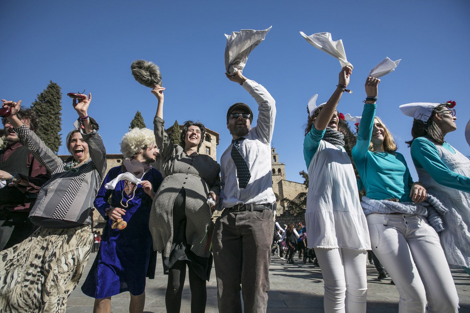 Ball de Velles i Ball de Gitanes a la plaça d’Octavià. FOTO: Lali Puig