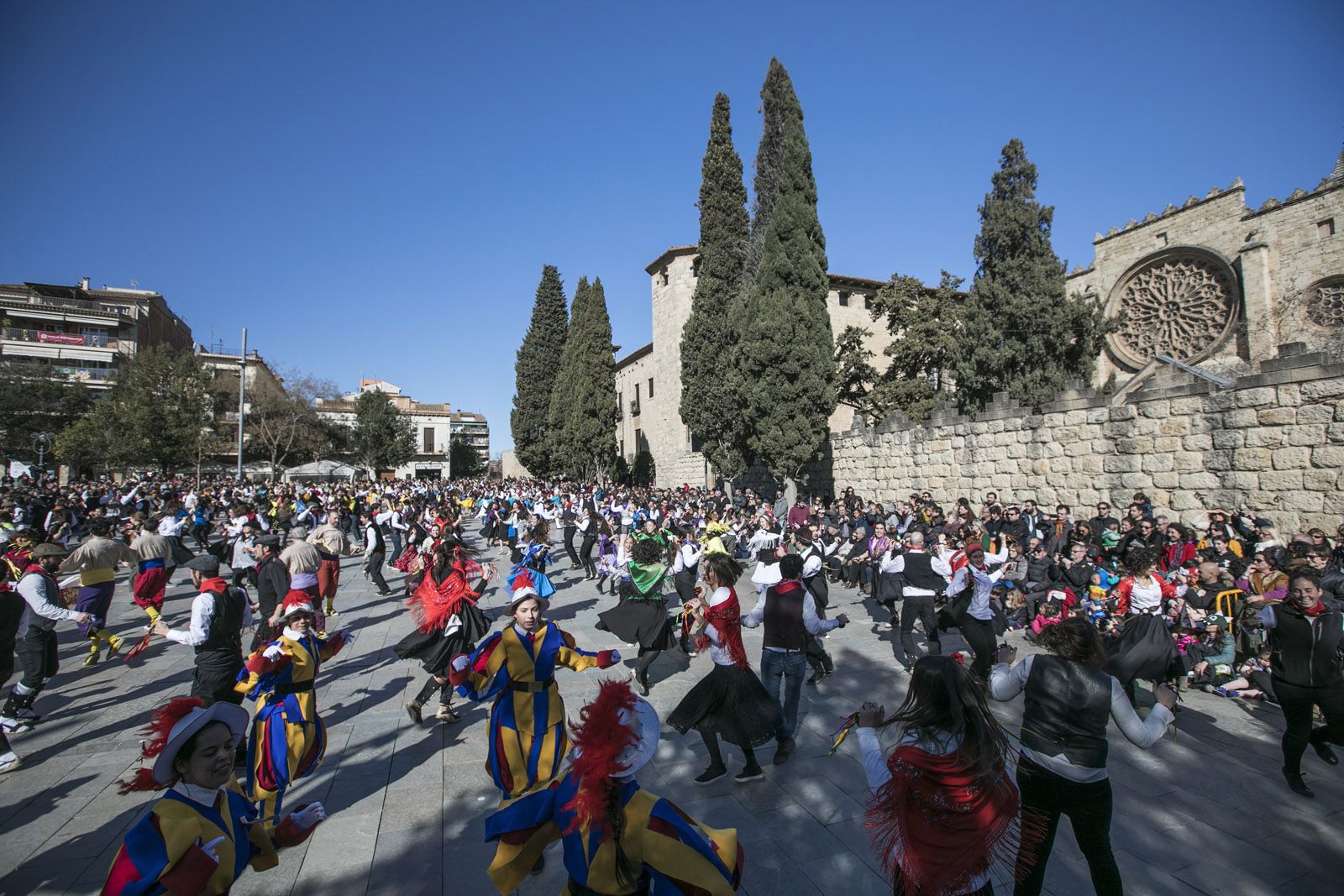 Ball de Velles i Ball de Gitanes a la plaça d’Octavià. FOTO: Lali Puig