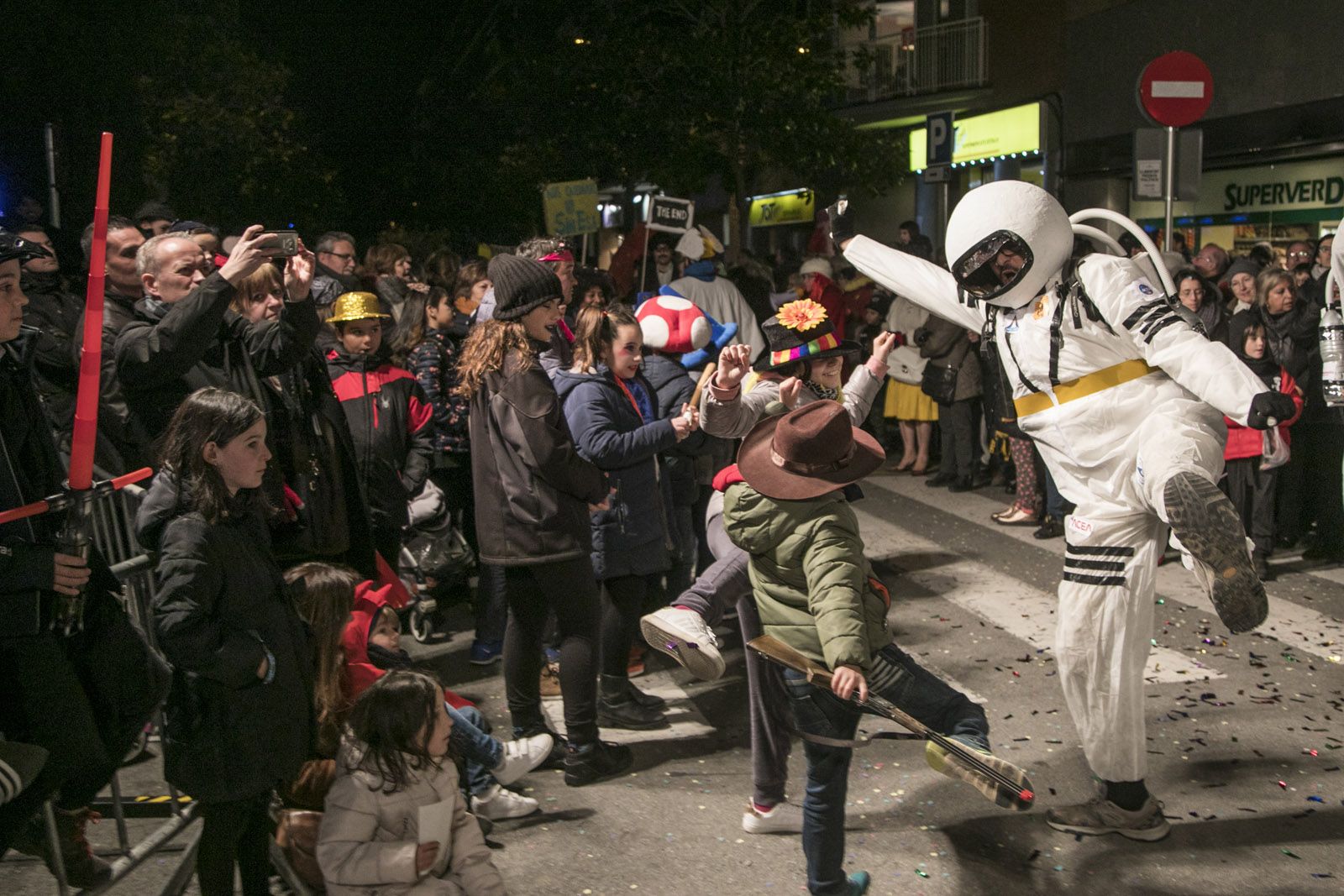 Rua de comparses adultes de Carnaval i entrega de premis a la plaça d’Octavià. FOTO: Lali Puig